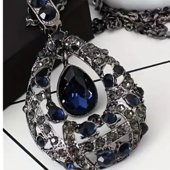 Elegant Vintage Teardrop Lab Created Sapphire Blue Cubic Zirconia Necklace - Picture 2 of 4